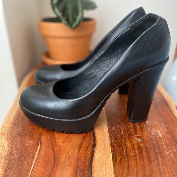 Platforms - Picture 2 of 3